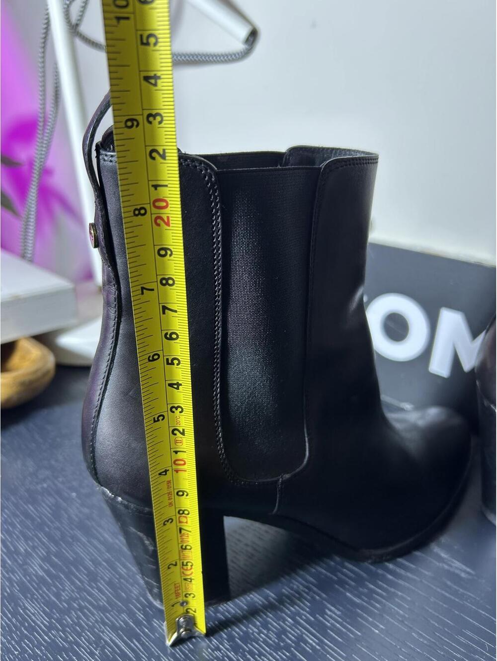 Burberry Black Leather Glendale 75 Equestrian Ankle Boots - Picture 6 of 9